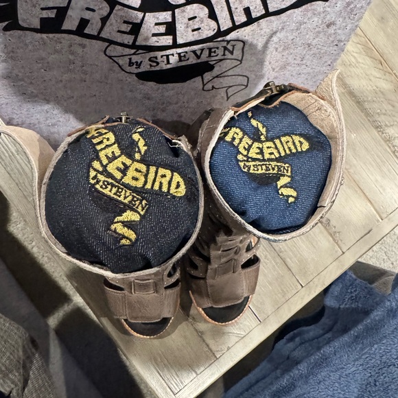 Freebird by Steven Lotus Sandals in Stone size 9 - Picture 6 of 6